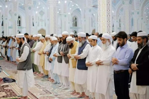 Jangan Terburu-buru dalam Shalat, Begini Hukumnya