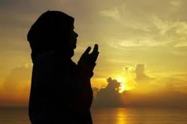 Ilustrasi berdoa saat gerhana (foto:akurat) 