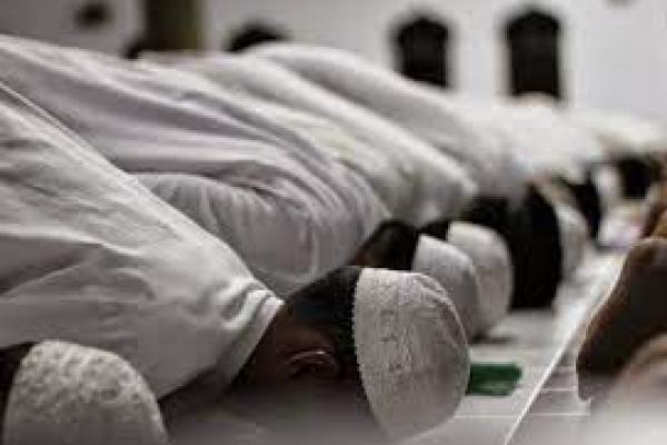 Wahai Muslimin, Jangan Malas! Segerakanlah Shalat di Masjid