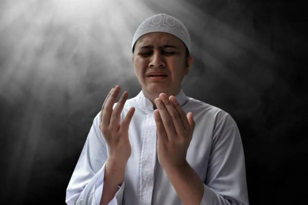 Sholawat Atau Istighfar. Mana yang Lebih Utama?