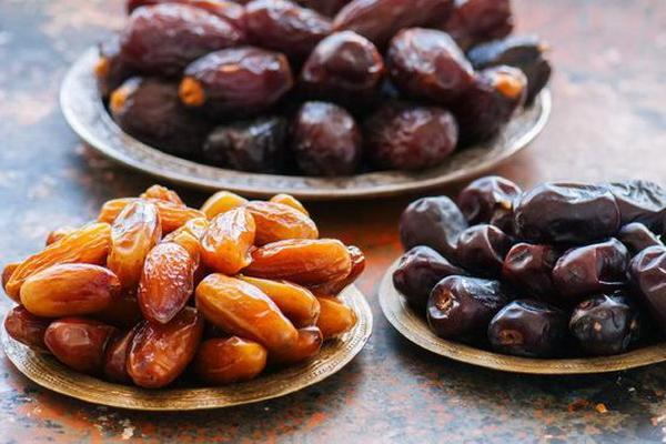 Kenapa Kurma Jadi Makanan Wajib Saat Buka Puasa?