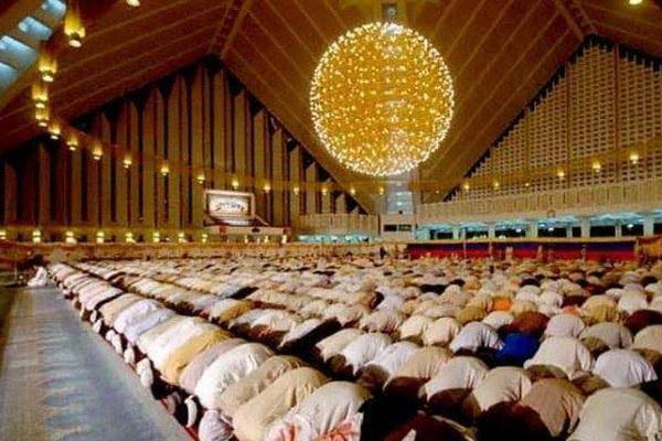 Sholat Tarawih: Ajaran Rasulullah SAW atau Para Sahabat?