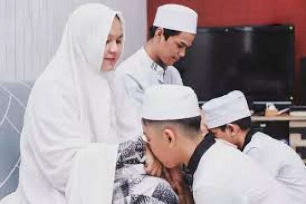 Makna Tradisi Sungkem di Tanah Jawa Saat Lebaran