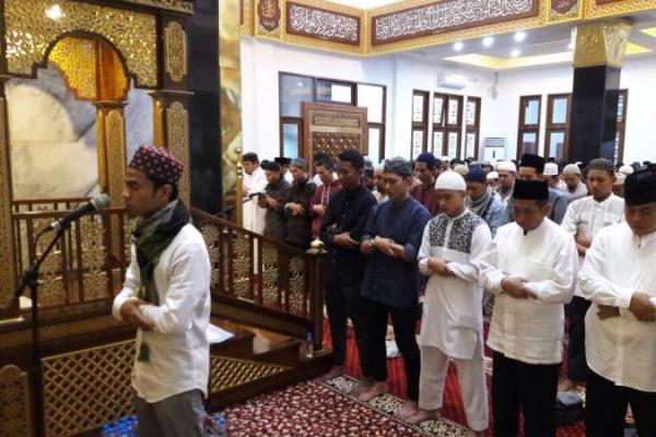 Syarat Jadi Imam Shalat Yang Wajib Diketahui
