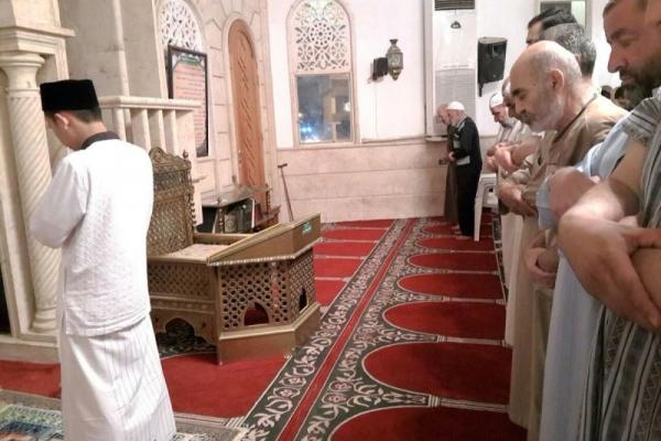 Perlukah Makmum Baca Al-Fatihah di Belakang Imam? Ini Penjelasannya