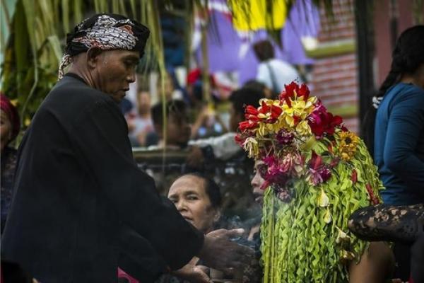 Seblang Disorot, Bagaimana Pandangan Islam Soal Kerasukan?