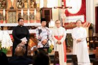Menag menyampaikan sambutan sebelum pelaksanaan Misa Requiem Paus Fransiskus di Gereja Katedral Jakarta (Foto: kemenag)