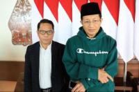 Menag Nasaruddin Umar (kanan) didampingi Sekjen Kemenag Kamaruddin Amin (kiri) di Bandara Soekarno Hatta (Foto: kemenag)