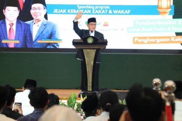 Peringati 10 Muharam, Wamenag Sapa Anak Yatim dan Disabilitas Lewat Puisi Menyentuh