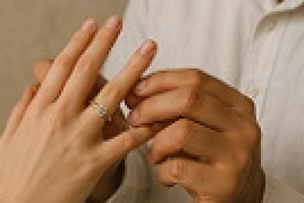 Ilustrasi tukar cincin 