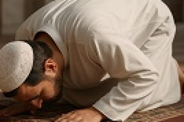 Mengapa Sujud Menjadi Posisi Paling Mulia?