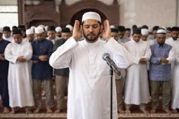 Pedoman Syar`i Menentukan Imam Masjid di Lingkungan Masyarakat