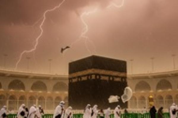 Ilustrasi foto cuaca ekstrem ketika umrah