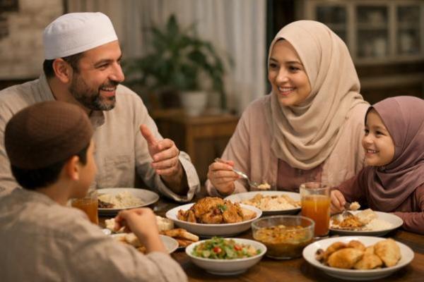 Ngobrol Saat Makan Dianggap Tidak Sopan?