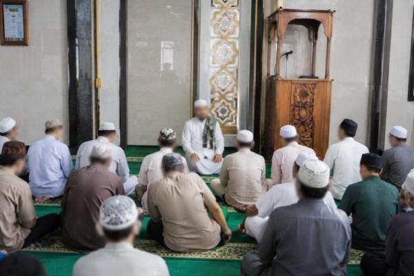 Adab Imam Masjid Menyapa Jamaah Sebelum Sesudah Shalat