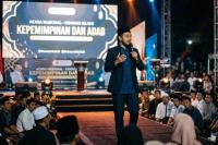 Ilustrasi pembawa acara di sebuah event