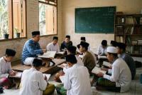 Ilustrasi belajar di pesantren